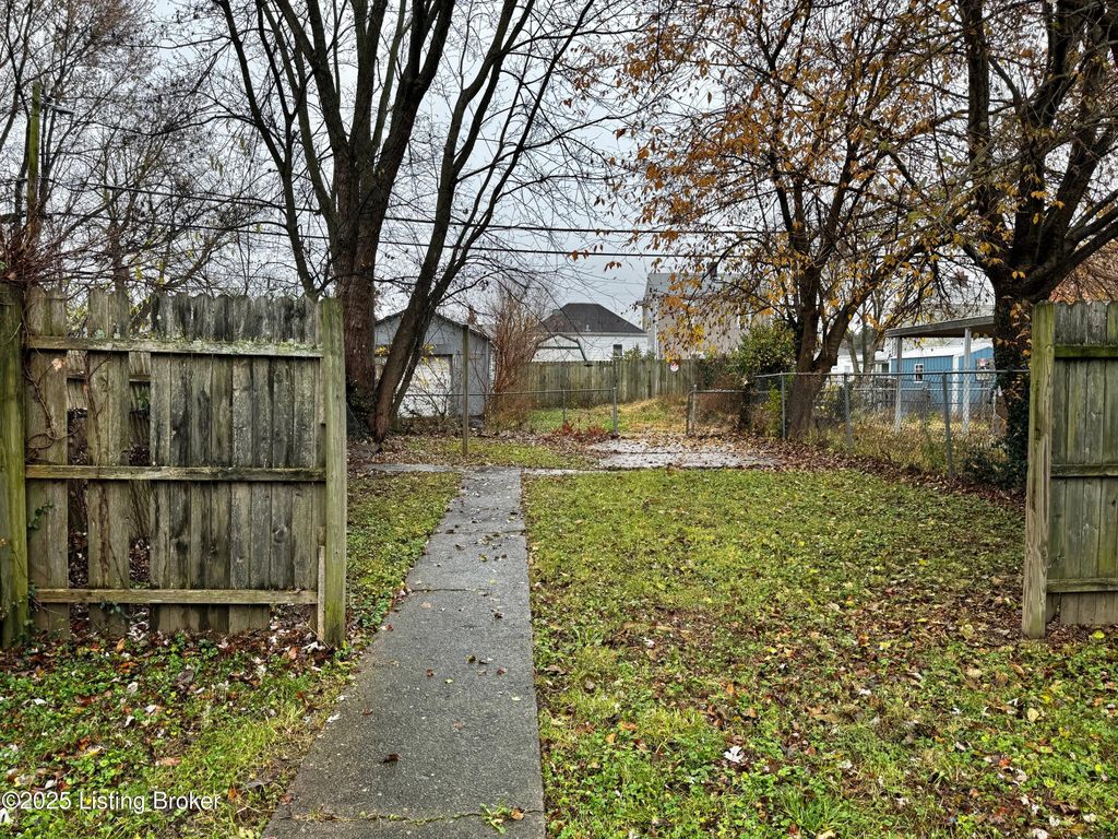 2722 Slevin St, Louisville, KY 40212