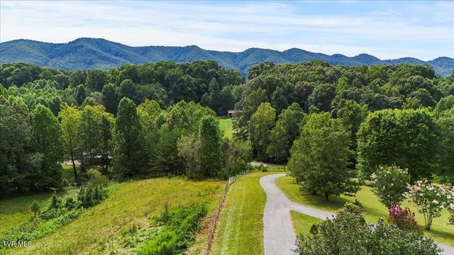 2734 Cherokee Road, Johnson City, TN 37604