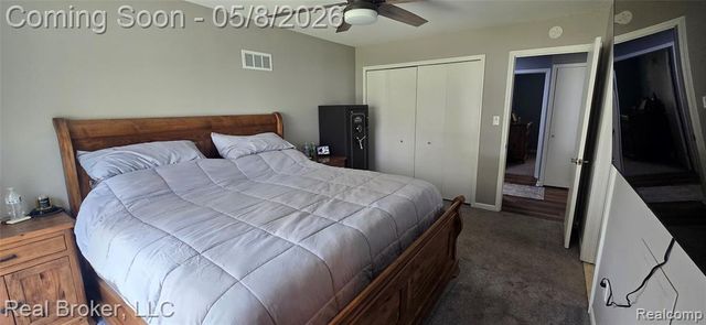 6948 Chirrewa Street, Westland, MI 48185