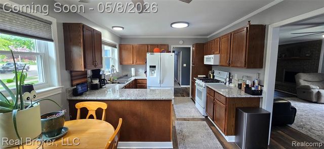 6948 Chirrewa Street, Westland, MI 48185