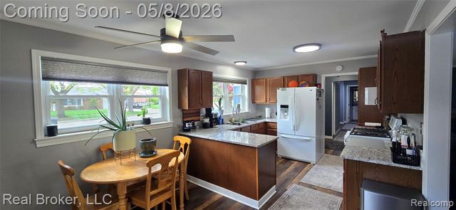 6948 Chirrewa Street, Westland, MI 48185