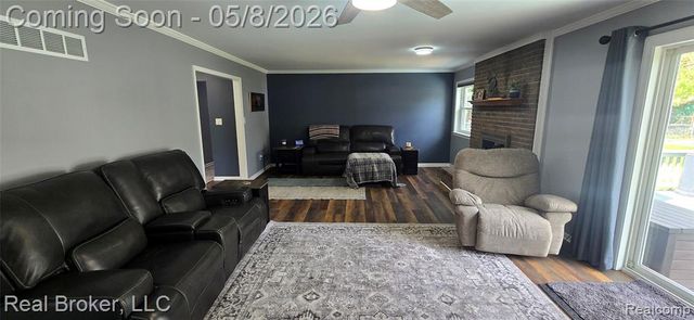 6948 Chirrewa Street, Westland, MI 48185