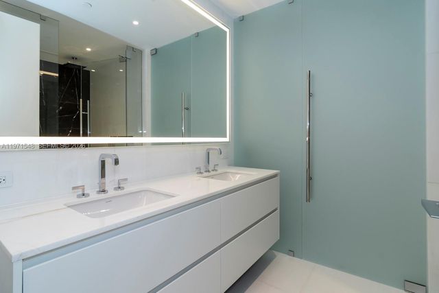 300 Biscayne Blvd Way 5005, Miami, FL 33132