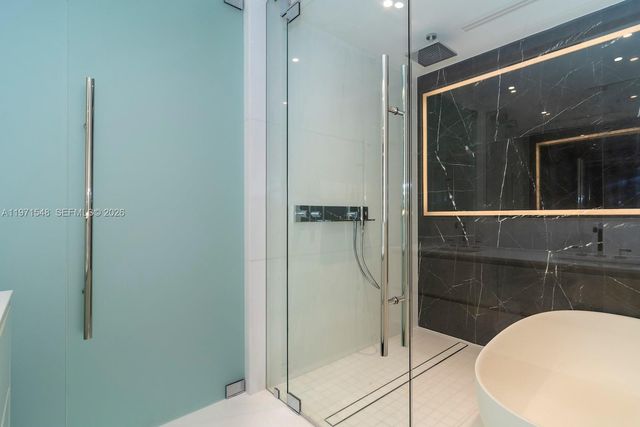 300 Biscayne Blvd Way 5005, Miami, FL 33132