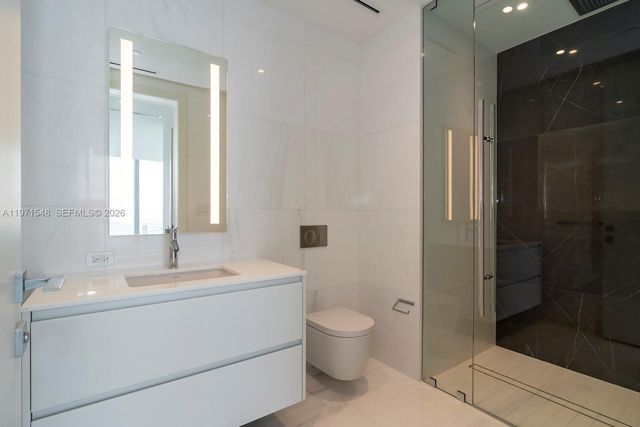 300 Biscayne Blvd Way 5005, Miami, FL 33132