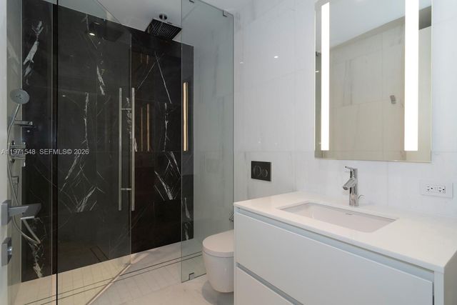 300 Biscayne Blvd Way 5005, Miami, FL 33132