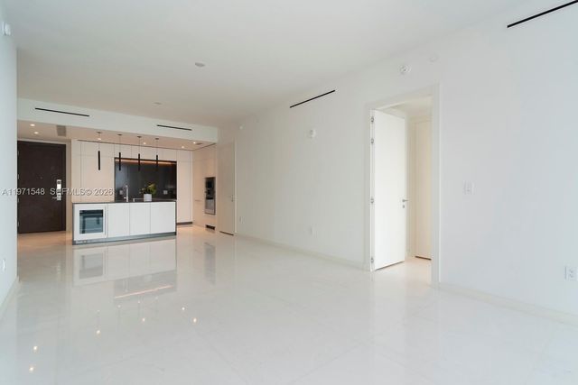 300 Biscayne Blvd Way 5005, Miami, FL 33132