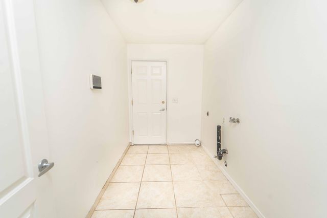 1480 Heritage Avenue W, Porterville, CA 93257