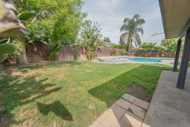 1480 Heritage Avenue W, Porterville, CA 93257