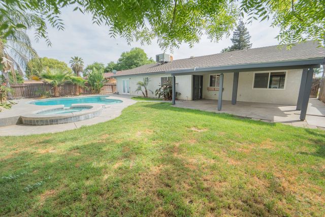 1480 Heritage Avenue W, Porterville, CA 93257