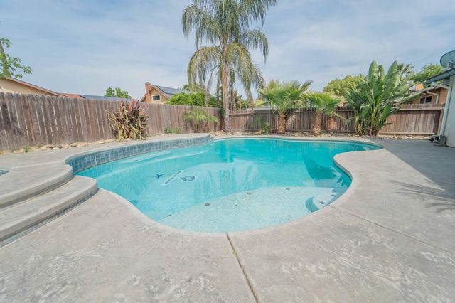 1480 Heritage Avenue W, Porterville, CA 93257