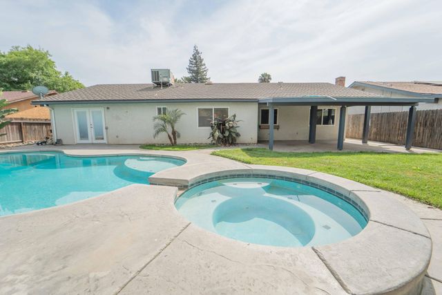 1480 Heritage Avenue W, Porterville, CA 93257