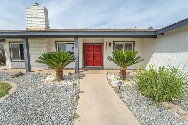 1480 Heritage Avenue W, Porterville, CA 93257