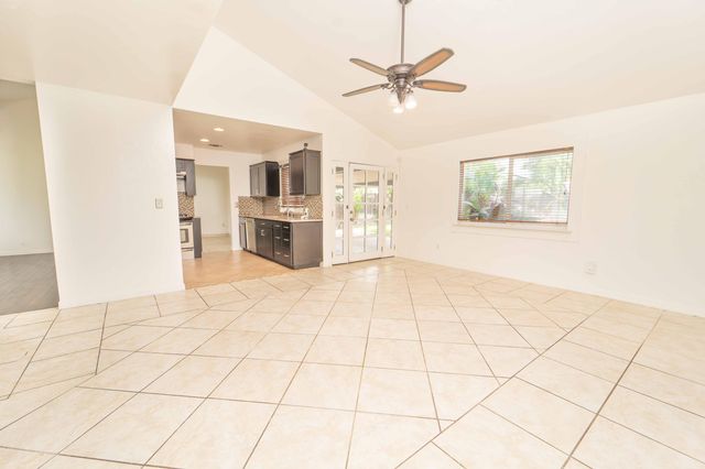 1480 Heritage Avenue W, Porterville, CA 93257