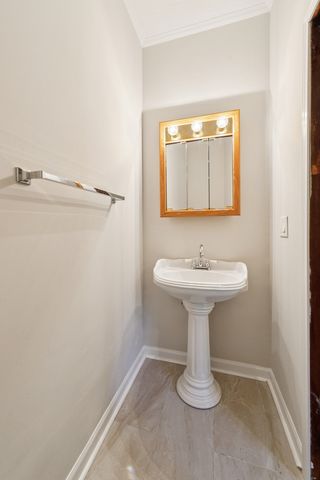 2457 W Eastwood Avenue 1, Chicago, IL 60625