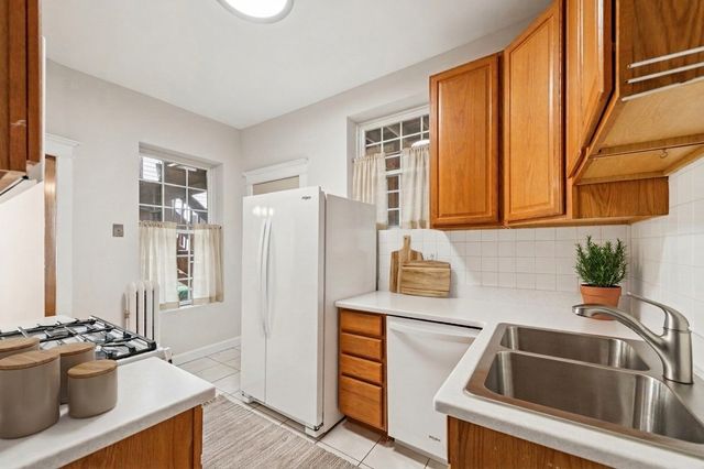 2457 W Eastwood Avenue 1, Chicago, IL 60625