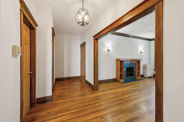 2457 W Eastwood Avenue 1, Chicago, IL 60625