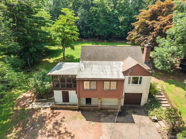 10 Farview Terrace, Airmont, NY 10901