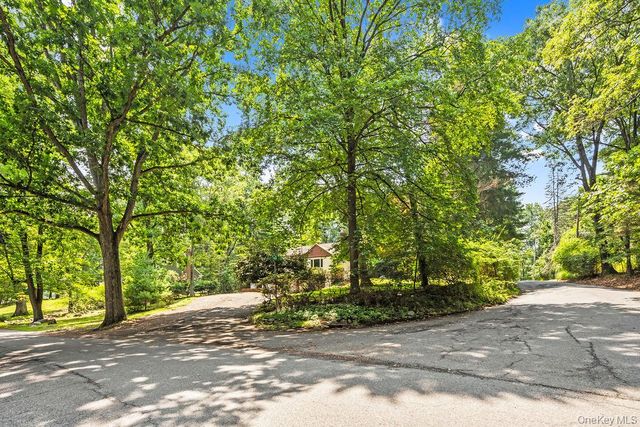 10 Farview Terrace, Airmont, NY 10901