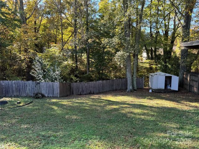 314 E Louisiana Avenue, Bessemer City, NC 28016