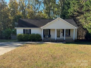 314 E Louisiana Avenue, Bessemer City, NC 28016