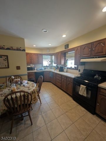 1113 Harding Rd, Elizabeth City, NJ 07208