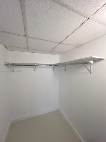 495 BRICKELL AV 4208, Miami, FL 33131
