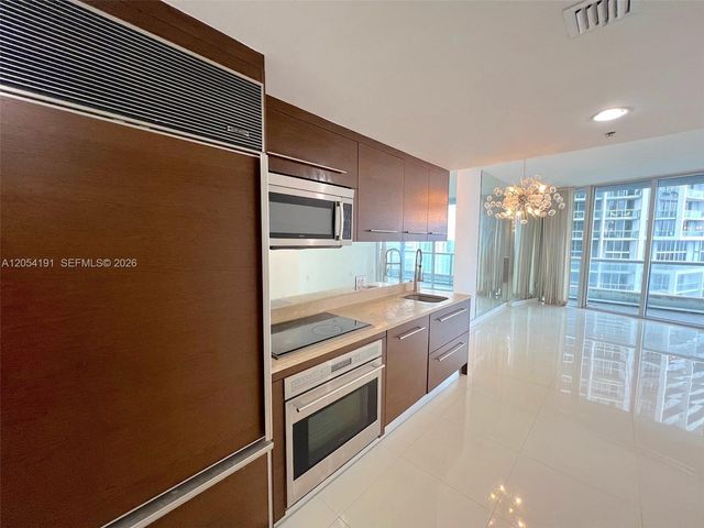 495 BRICKELL AV 4208, Miami, FL 33131