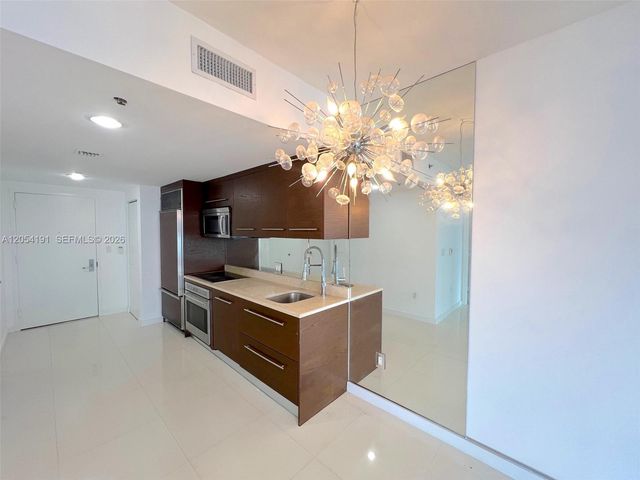 495 BRICKELL AV 4208, Miami, FL 33131