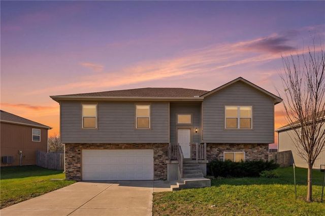 21285 W 219th Street, Spring Hill, KS 66083