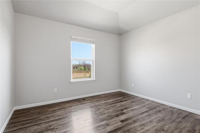 21285 W 219th Street, Spring Hill, KS 66083