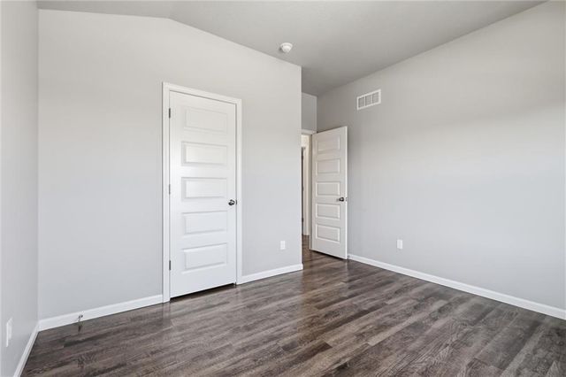 21285 W 219th Street, Spring Hill, KS 66083