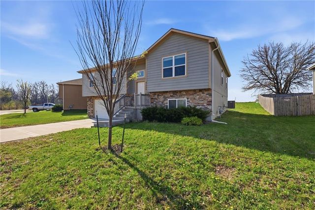 21285 W 219th Street, Spring Hill, KS 66083