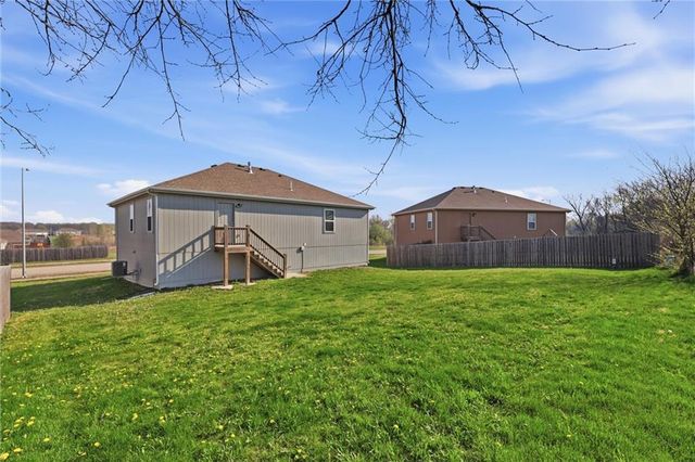 21285 W 219th Street, Spring Hill, KS 66083