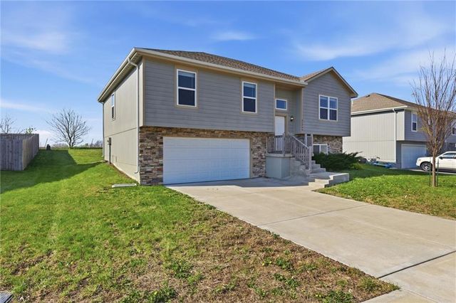 21285 W 219th Street, Spring Hill, KS 66083