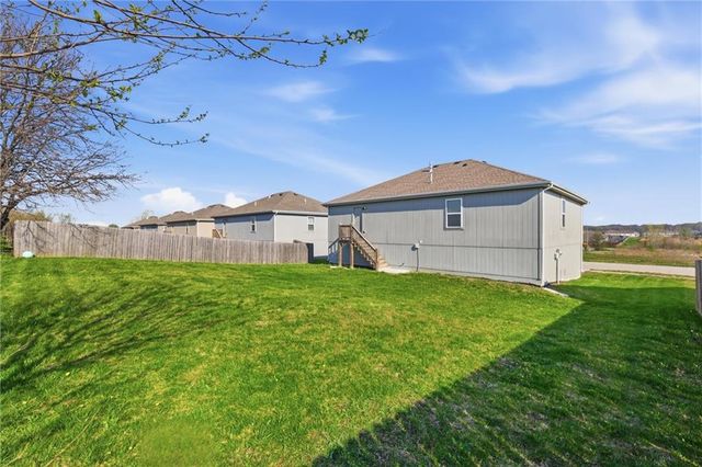 21285 W 219th Street, Spring Hill, KS 66083