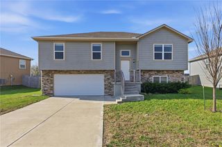 21285 W 219th Street, Spring Hill, KS 66083