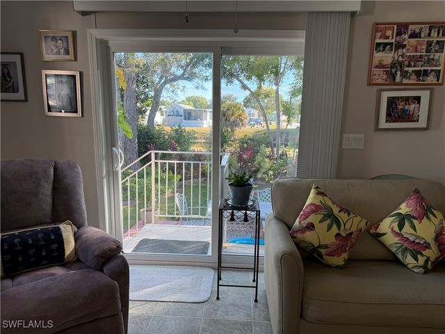 25 Bass LN, Naples, FL 34114