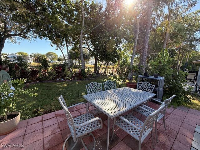25 Bass LN, Naples, FL 34114