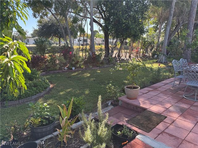 25 Bass LN, Naples, FL 34114