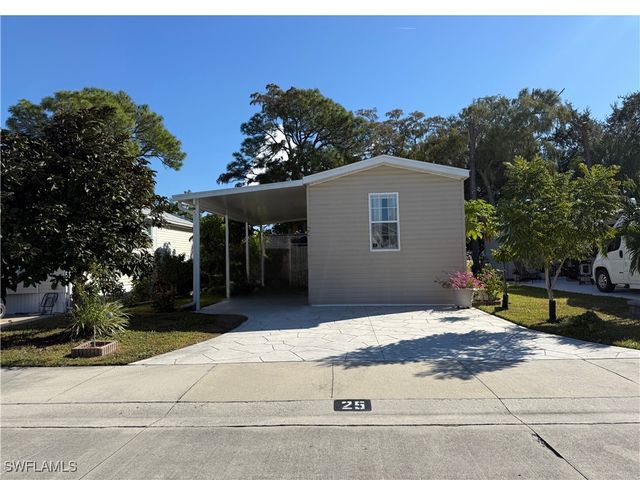 25 Bass LN, Naples, FL 34114