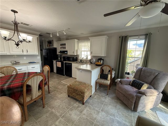 25 Bass LN, Naples, FL 34114