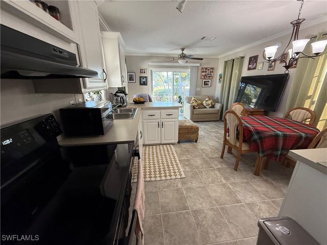 25 Bass LN, Naples, FL 34114