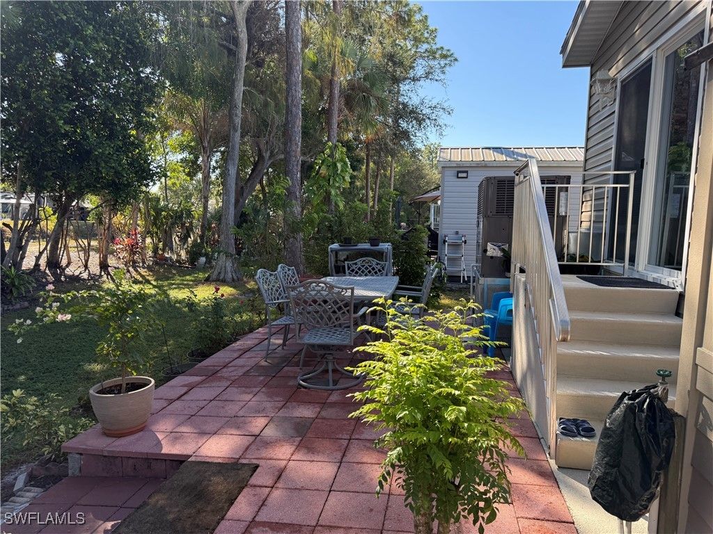 25 Bass LN, Naples, FL 34114