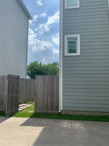 709 Link Road, Houston, TX 77009