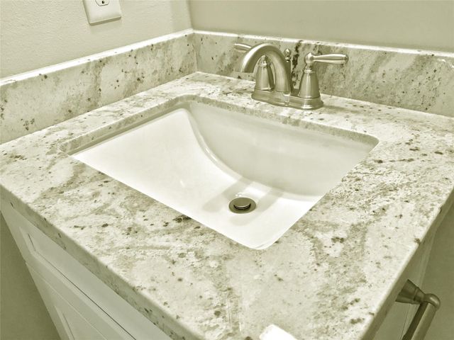 709 Link Road, Houston, TX 77009