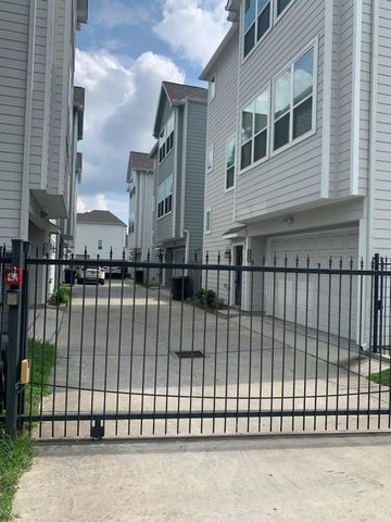 709 Link Road, Houston, TX 77009