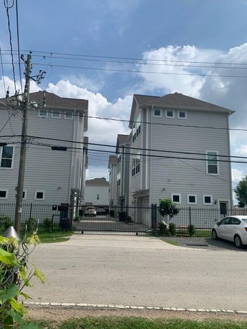 709 Link Road, Houston, TX 77009