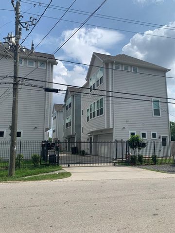 709 Link Road, Houston, TX 77009