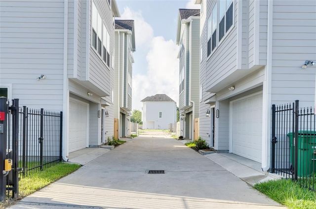 709 Link Road, Houston, TX 77009